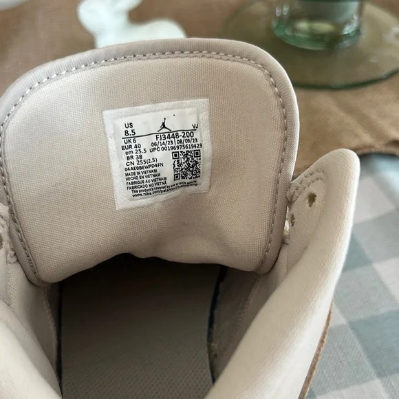 Air Jordan Mid SE - Women’s - Picture 3 of 6